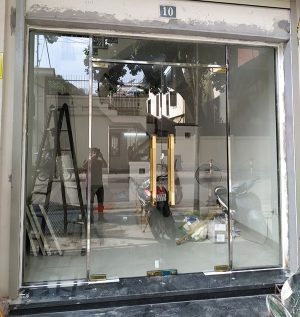 Cửa kính cường lực nhà chú Hải