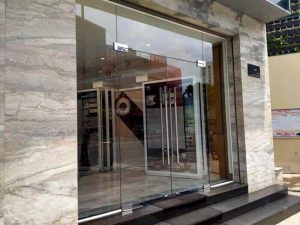 Cửa kính cường lực Hotel Mỹ Thuật